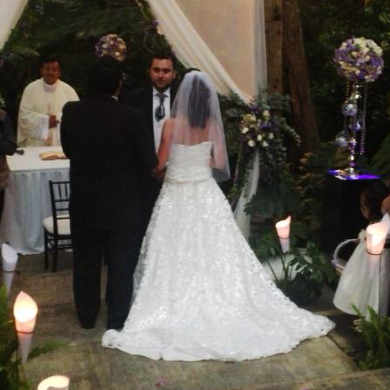 Felizmente casado con la mujer más bella del mundo y futuro químico biologo