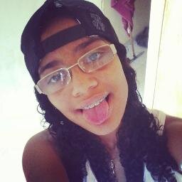 Deus, Familia e amigos s2. Quem se escreve se limita 16 Anos Sooolteira :3 .  segue ai sigo de volta !