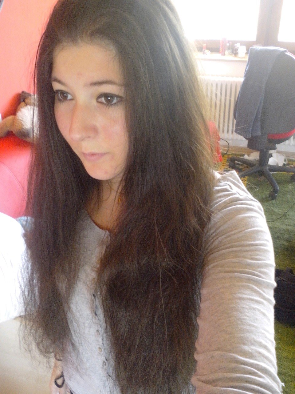 Ich bin ein vielseitiges Mädchen, die Musik liebt und das Tanzen und ist halb Deutsche und halb Ungarin.:) und ich habe meine Freunde sehr lieb und bin glücklic
