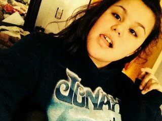 i like guys&girls. i love cookies. single.