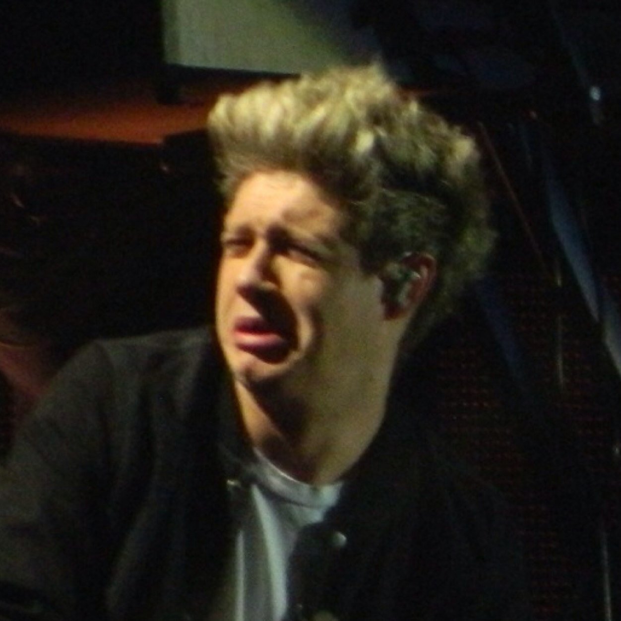 Take Me Home tour, Glasgow, 12-04-13 

I FOLLOW BACK