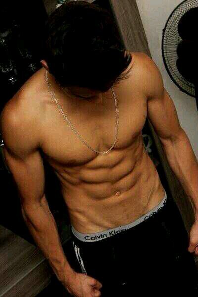 azooz1122330's profile picture. 