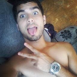 A mão que aponta e a mesma que vai aplaudir.
instagram: allanpiires
skype: allanfpiires.