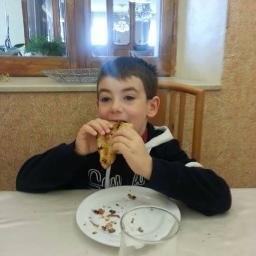 ho 62 anni mi piace cucinare ho un nipotino che è tutta la mia vita,mi piace ballare il liscio
