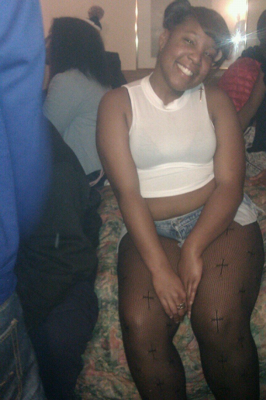 Deeworld or no world, #Deegang, #Deegirl ,takin by my king roserry, 3 follow me on ig @daisy_dukes_ im with the shits lol!!!