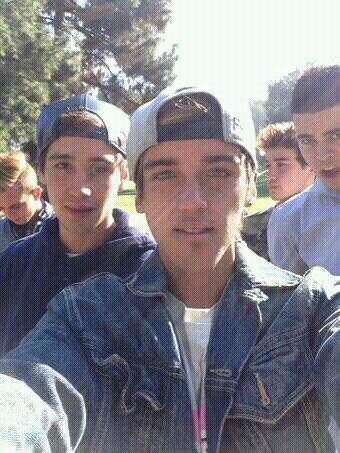 @Janoskians • Followed by @BrooksBeau 21-12-13 • Janoskianator • @Justinbieber • Ilysm all xx •