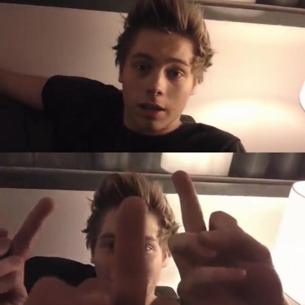 hi im luke hemmings and i have a problem with the wolrd; no one likes nickelback