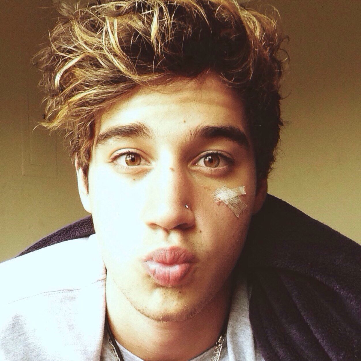 idk we just really love Australian and Canadian boys ok ❤