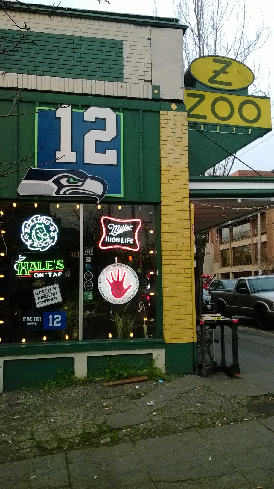 America's Greatest Dive Bar! Pool, Snooker, Shuffleboard, Ping Pong, Skee-ball, Pinball and More #12s watch every game here! #GoHawks