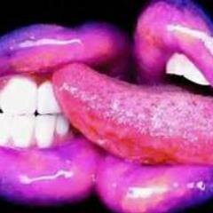 At every party there's plenty of Make-Out whores....We admit.
Anonymously tell us your make out whore stories @  http://t.co/IqgIDSbuAc #MOW #TURNUP #CHIPLIFE
