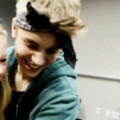 Justin's voice brings me in paradise. Selena is perfect. Taylor is my queen.
