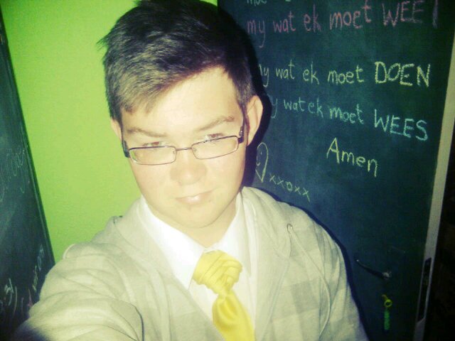 Weird, Gay, Outgoing, brown hair, blue eyes, Class of 2014, Future teacher... That's all. Oh yeah #BBM Ask ;)