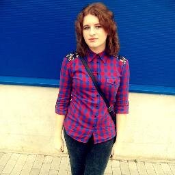 Hi twittah! My obsessions: friends,family,  Mota, Benzo, Peazer,  1D, Delevingne, PLL... So follow me.