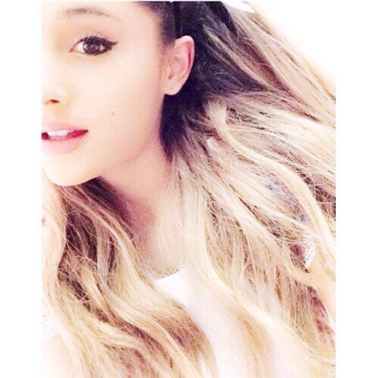 I love Ariana Grande, she's my world:) Follow me, I'll follow back xx