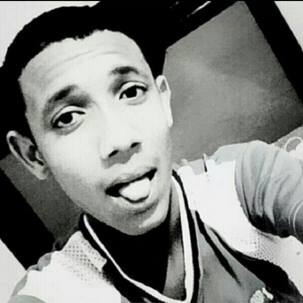 Não cruze os braços diante de uma dificuldade pois o maior homem do mundo morreu de braços abertos!! ...(I'm Lucastico).
