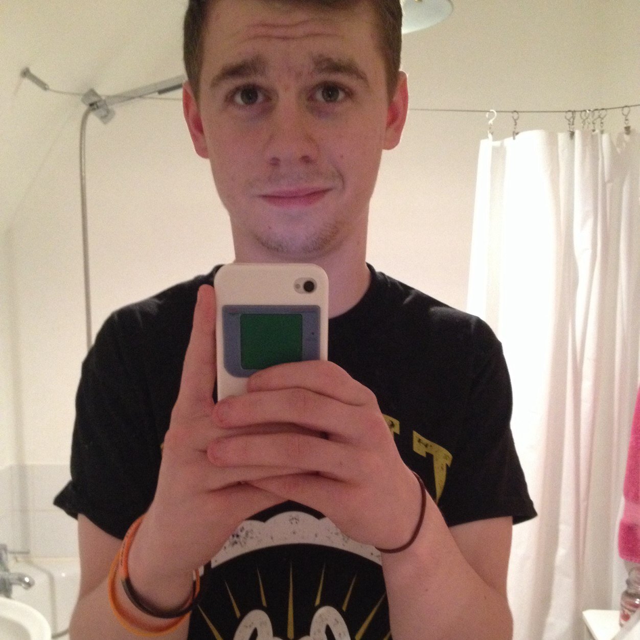 Whats up? I'm 17, I'm Straight Edge, if you like Rock Music, Basketball, Skating, YouTube, Girls, Wrestling then why the fuck aren't you following me already?