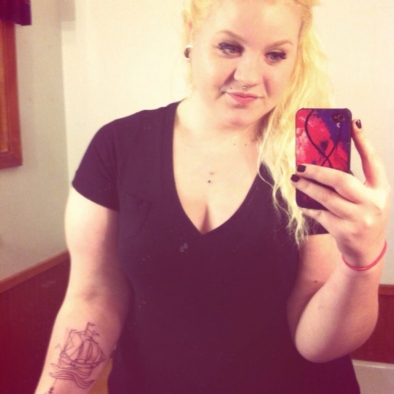 Ashley. 22. my posts are a little silly, a little serious, drunken rambles, and whatever my mind feels. instagram: skeleteeth