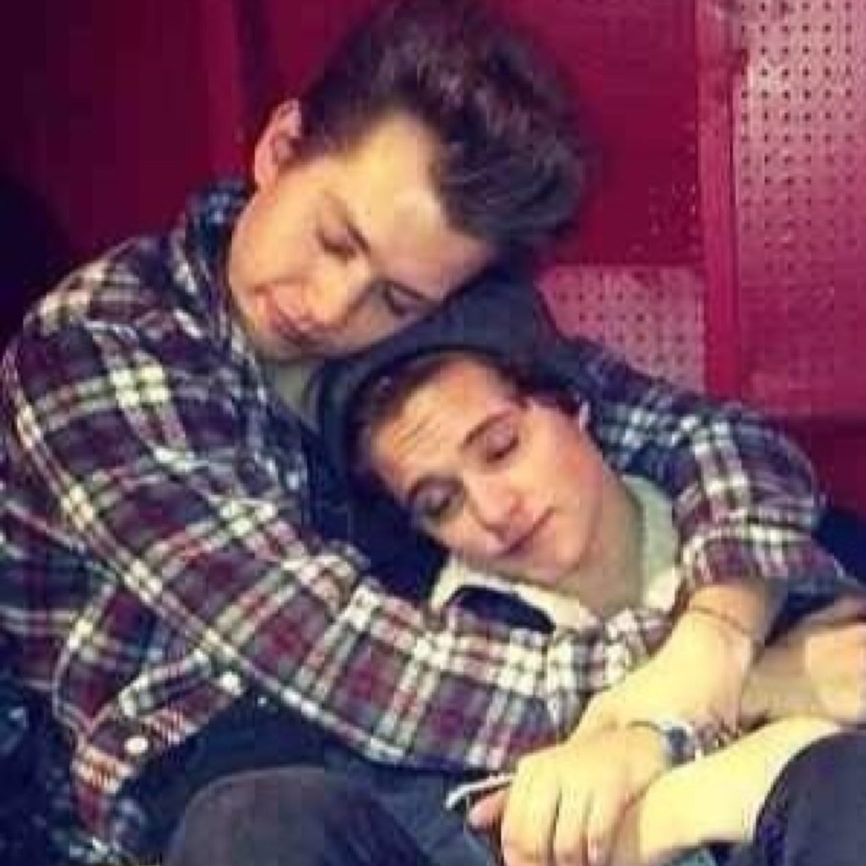 ibegjadley's profile picture. I GAVE YOU A FREE FOLLOW SO PLEASE GO FOLLOW @ishipjadley ???