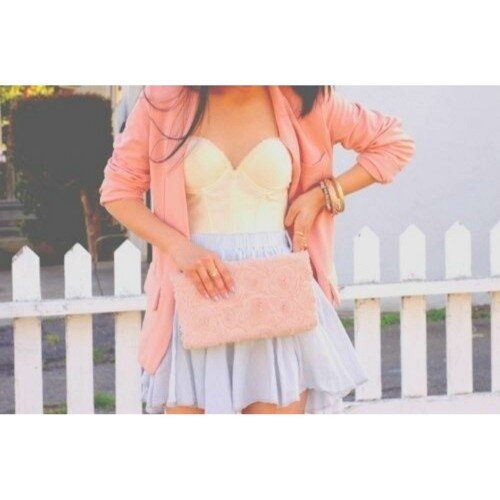 Wij tweeten over de leukste outfits& nieuwste mode en beauty trends!