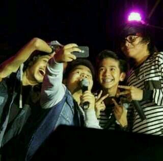 Hanya Family base nya @Coboyjr bukan sekedar Fans melainkan Keluarga besar Comate:)