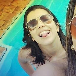 Nem vem tirar meu riso frouxo com algum conselho , que hoje eu passei batom vermelho , eu tenho tido a alegria como dom , em cada canto eu vejo o lado bom