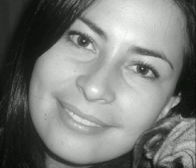 Mamá, Licenciada en pedagogía infantil, estudiante de derecho , enamorada de Dios . lo importante no es tu presencia física sino la esencia de tu personalidad