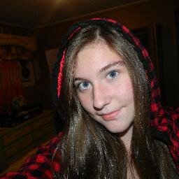 I'm a 19 year old girl that loves to dance, laugh and loves animals. #DIRECTIONER #BELIEBER #TWIHEART #ANGEL (I'm everything) MAH BESTIE IS @butie123esfygj