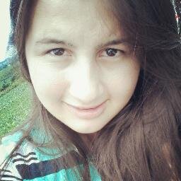 14 anos :) solteira!