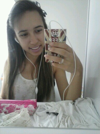 menina meiga mas tambem palhaça ;-) 15 aninhos so de alegria
