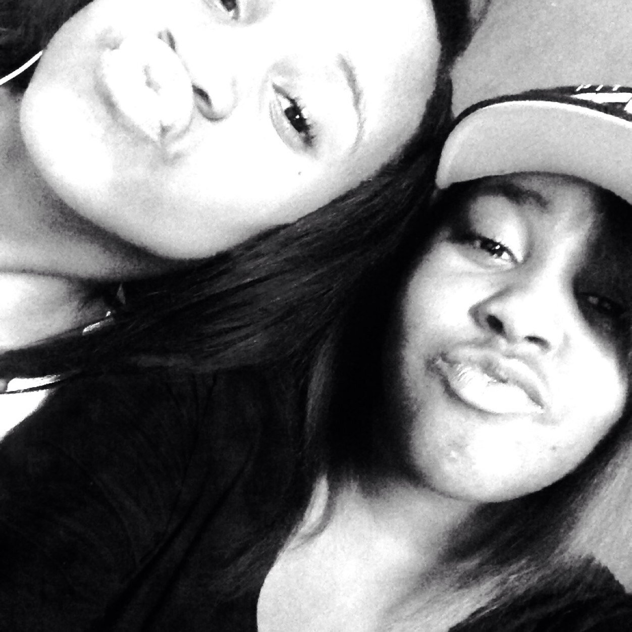 Follow me on instagram @ deona_renee/ kik me @ lilladiee_de_de http://t.co/qyUc0IhQhu