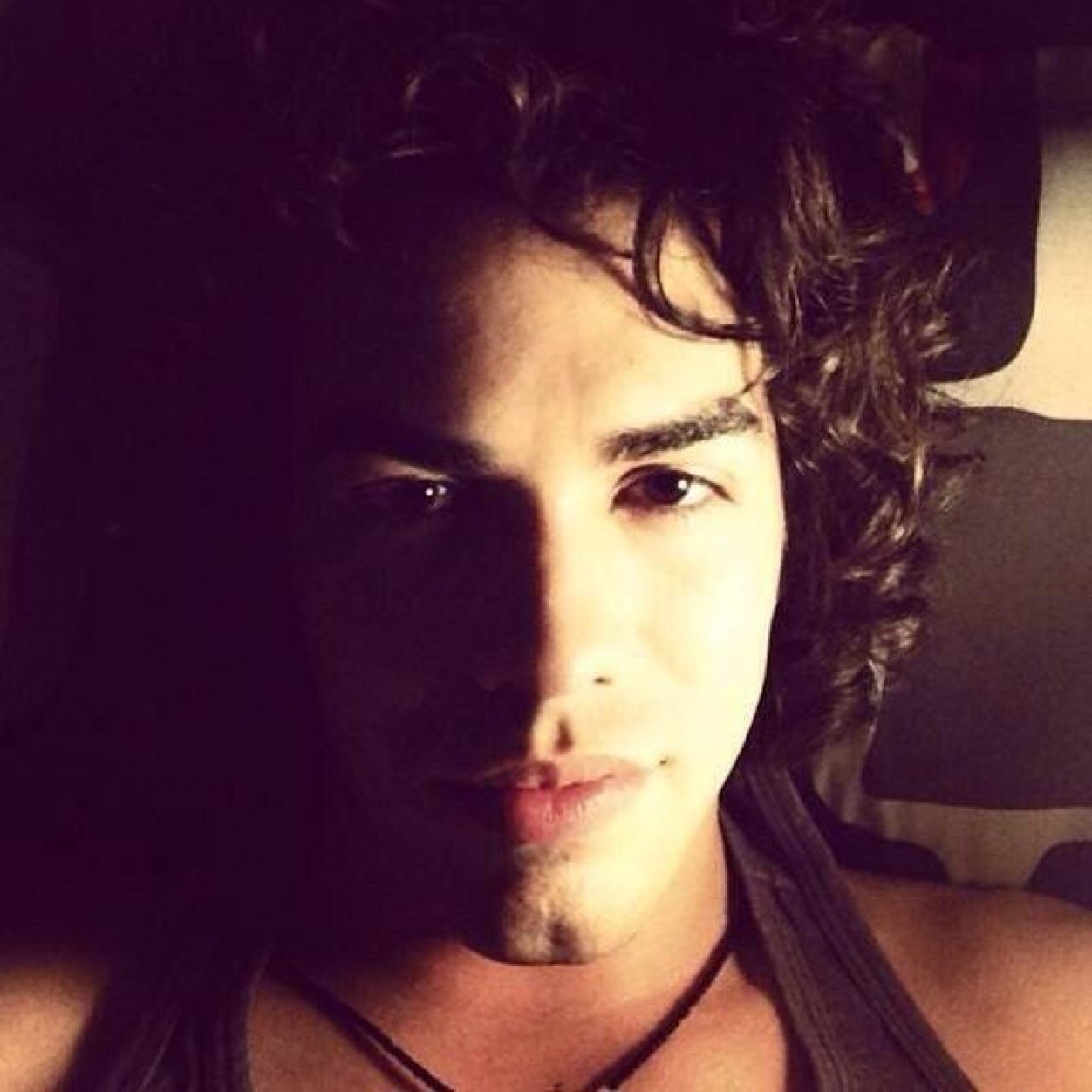 Esse é um fã clube do @samalvesmusic. Criado dia 26/12/13. Apaixonada pelo Sam, seu carisma, seu sorriso e seus cachos. Vitória, 14, São Paulo. Sigo de volta.