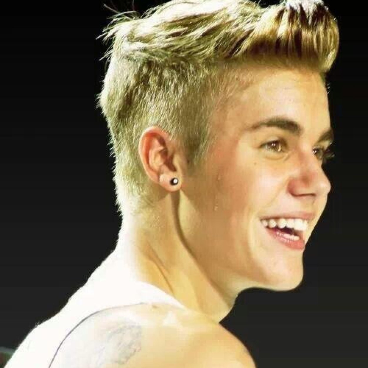 AnArgBelieber's profile picture. 