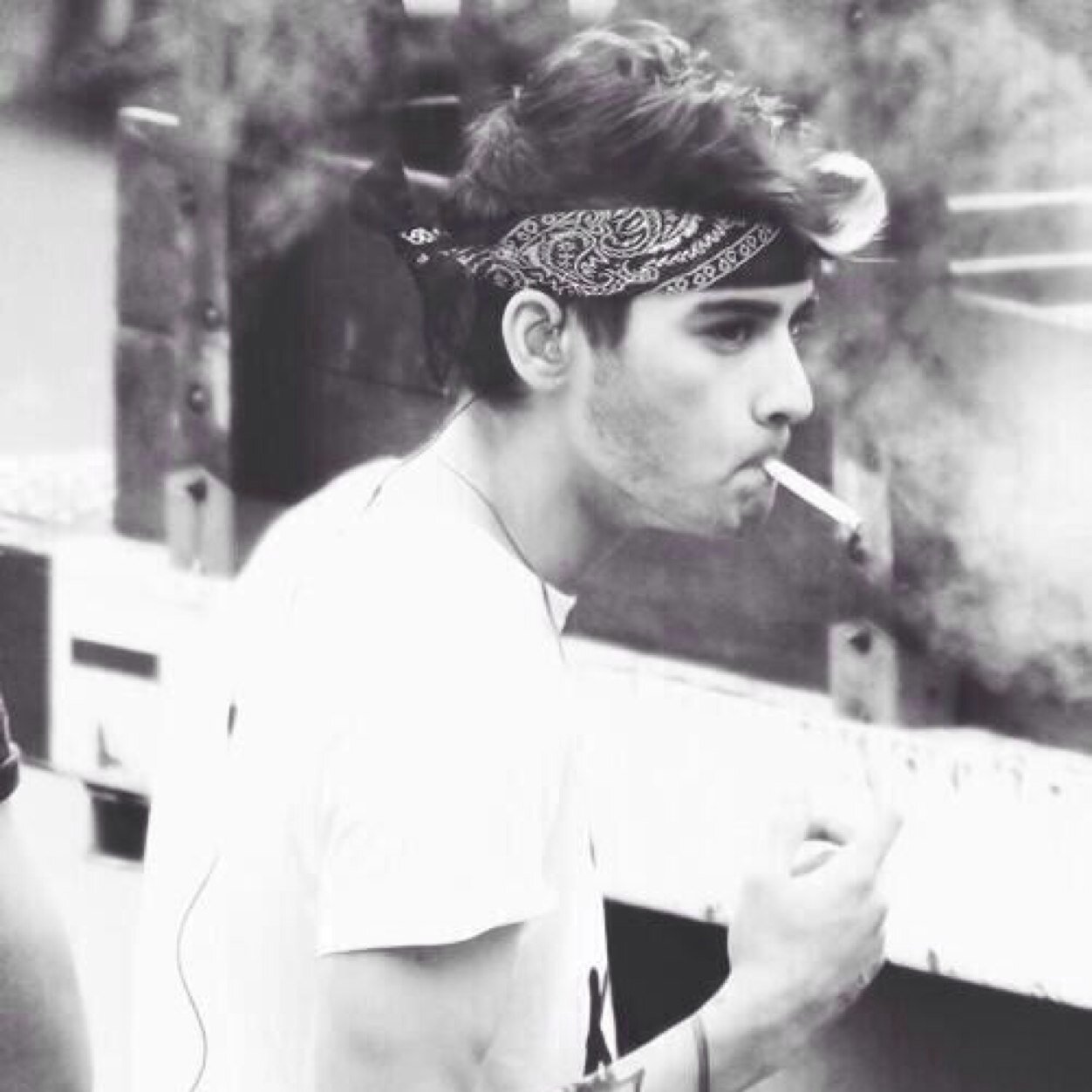 YOU GOT A FREE FOLLOW!!! FOLLOW ME AT MY NEW USERNAME @woahniallbear