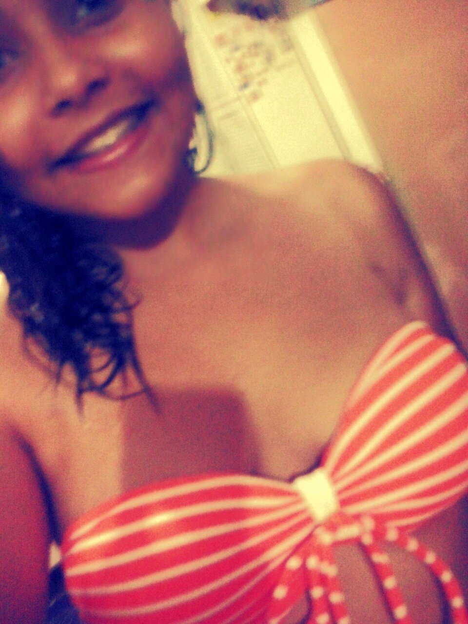 Ta vendo essa menina na foto ? Não é louca mais tbeem não é tão sólida  A  P.E.R.F.E.I.Ç.Ã.O ? essa eu não alcanço sou pequena a frente dela . s2