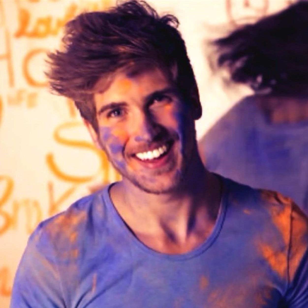 The names Noah. Im a guy. I love Joey Graceffa. No. Im not gay. But Joey is beautiful. And Joey is life.