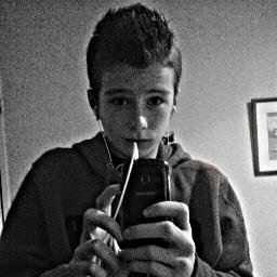 jonath9068's profile picture. L'ennemi, c'est comme le sexe. Faut tirer dessus de temps en temps pour avoir la paix.