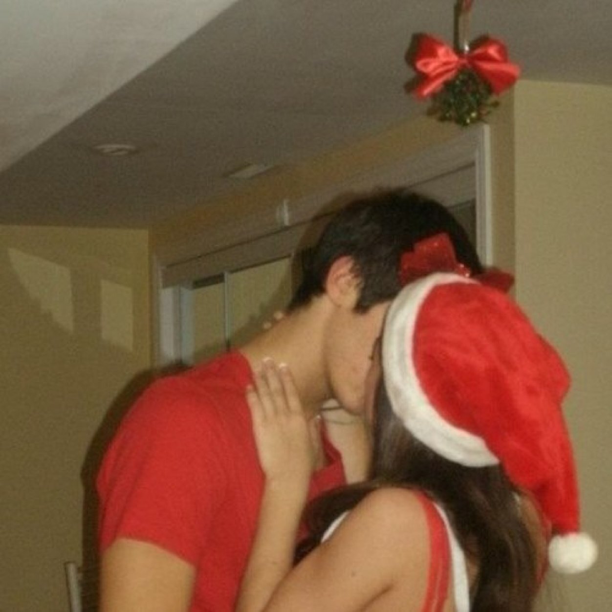 mistletoeFL's profile picture. Dm a crush, a couple or a friend and we'll deliver the mistletoe. ALL kisses accepted and delievered Anon.