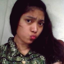suka anjing suka coklat suka cowok manis dan tinggi :* ({}) paling muak sama cowok sok PHP dan sok PLAYBOY !
