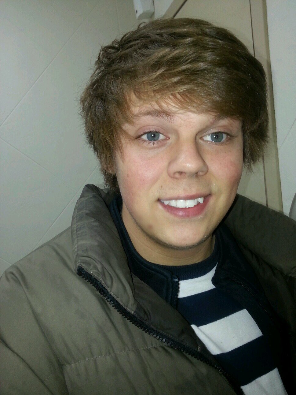 #TeamFollowBack. instagram; ryanelliott870 snapchat;ryanelliottt