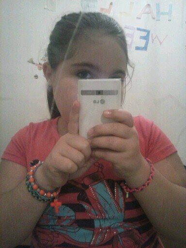 Hola soy Yesenia tengo 11 años y voy en el colegio .C.E.P. dctr. FLEMING de vigo.Me gusta Justin Bieber xD GEMELIERRRRR!!!!!!!!!!!!
