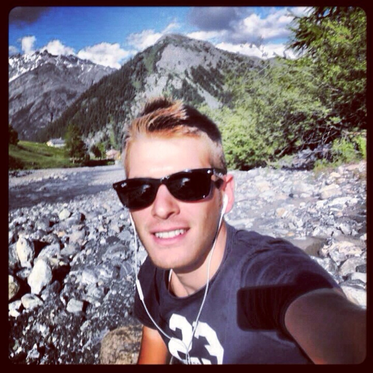 aledovi92's profile picture. 