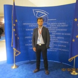 87Nico's profile picture. Policy Officer EU R&I, passionate about politics, Beer Sommelier, Beer Writer