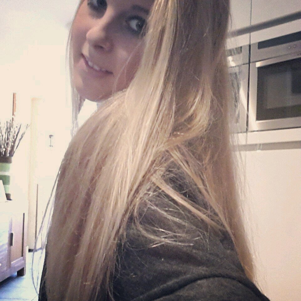 17 / 4havo / service La Place Bataviastad / instagram; xmiicheellee