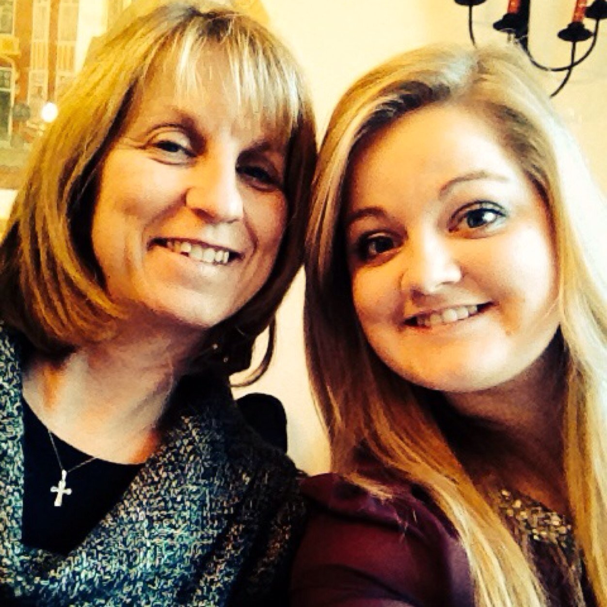 Hels_Meredith28's profile picture. Tweet others as you'd like to be tweeted...