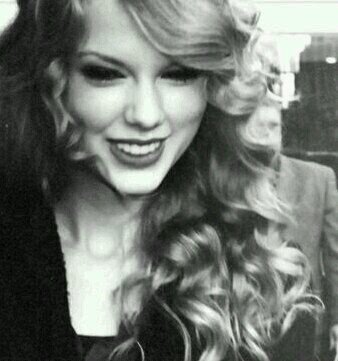 i just realized everything i have is someday gonna be gone.. @enchantaytomeetyou on instagram ♡