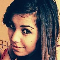 Kimseyi Mutlu Etmek İçin Kendinizi Adamayın !!
Mutsuz Olduklarında
İlk Kurban Edeceği Kişi Siz Olursunuz..