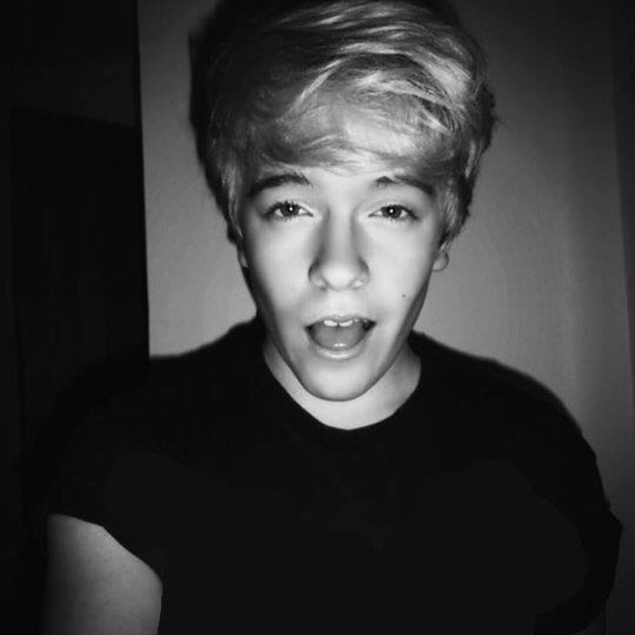 joeylee26's profile picture. 