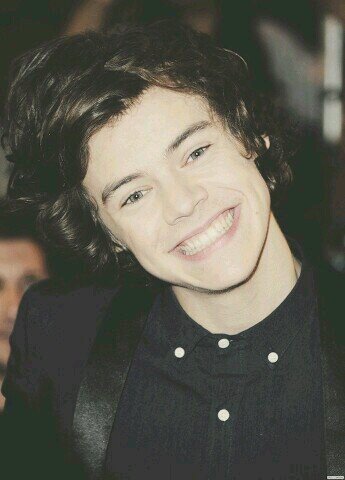 Hey sweety! I gave you a follow,now will you do me a favor and follow @neonpink_cat and help her gain? thanks and stay fab like louis (^-^)//