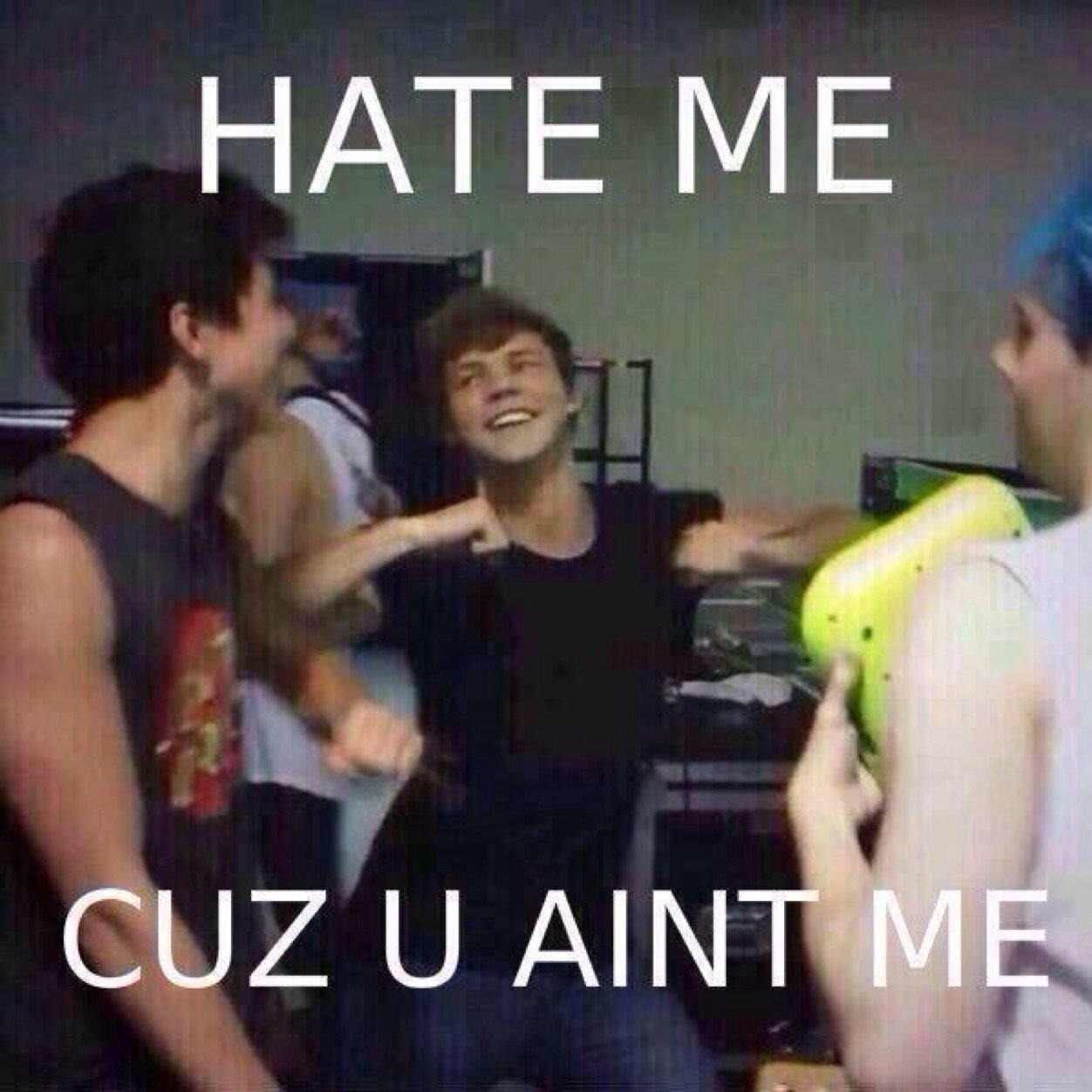 FREE FOLLOW :3 but please follow @calumsbuttfor1D for me :3 Thanks ily :)