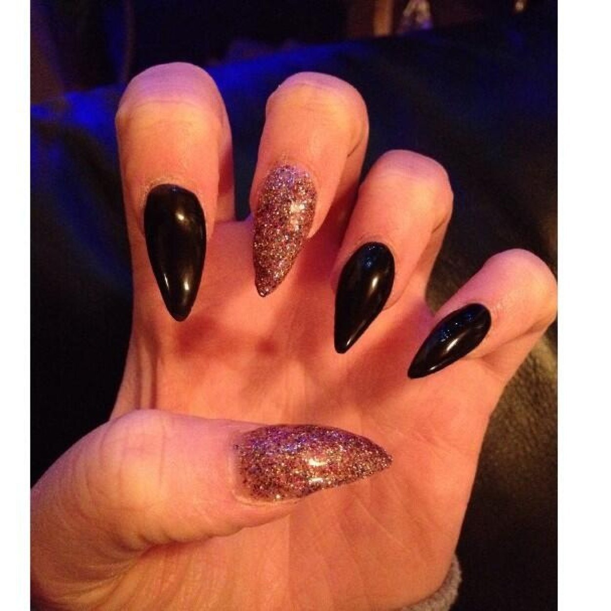 megzmeghan's profile picture. Y.O.L.O